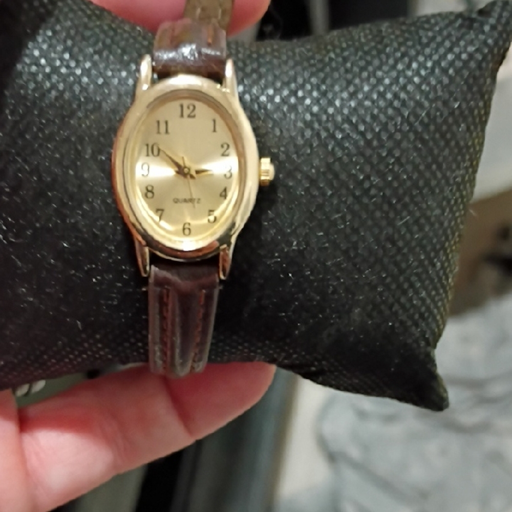 💜Source Unknown Gold and Brown Women's Watch